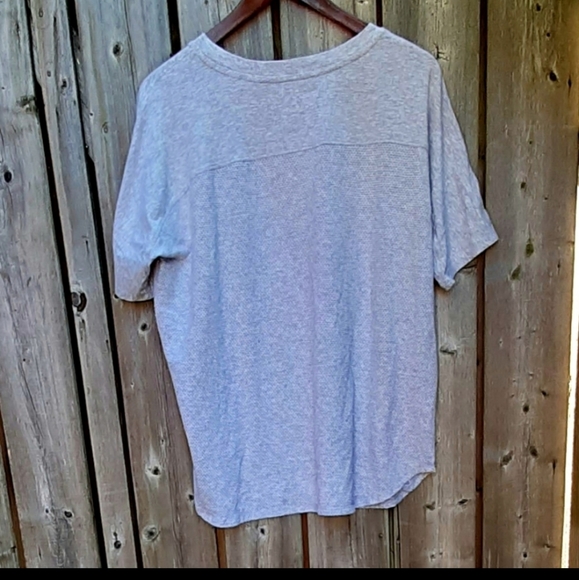 $10SALE Tommy Hilfiger Tee - Picture 2 of 3